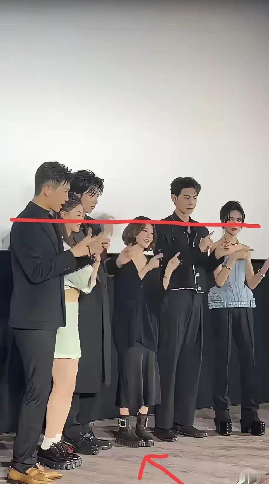 万万没有想到，四川第一美女居然这么矮，白瞎我暗恋了她几年。 