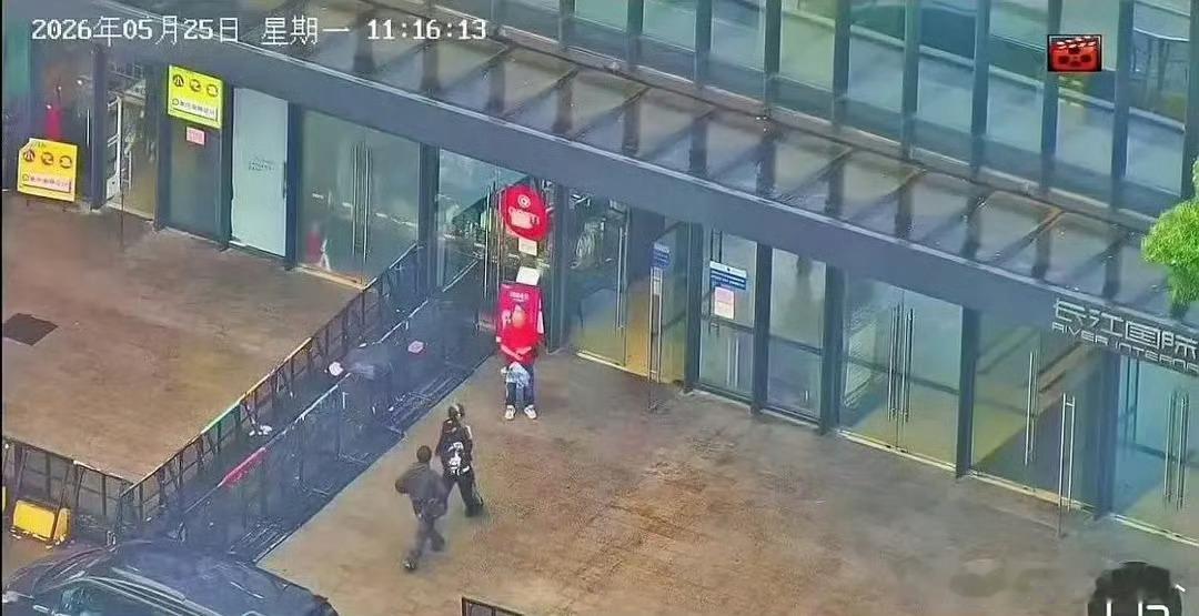 我没看懂是谁拍的 