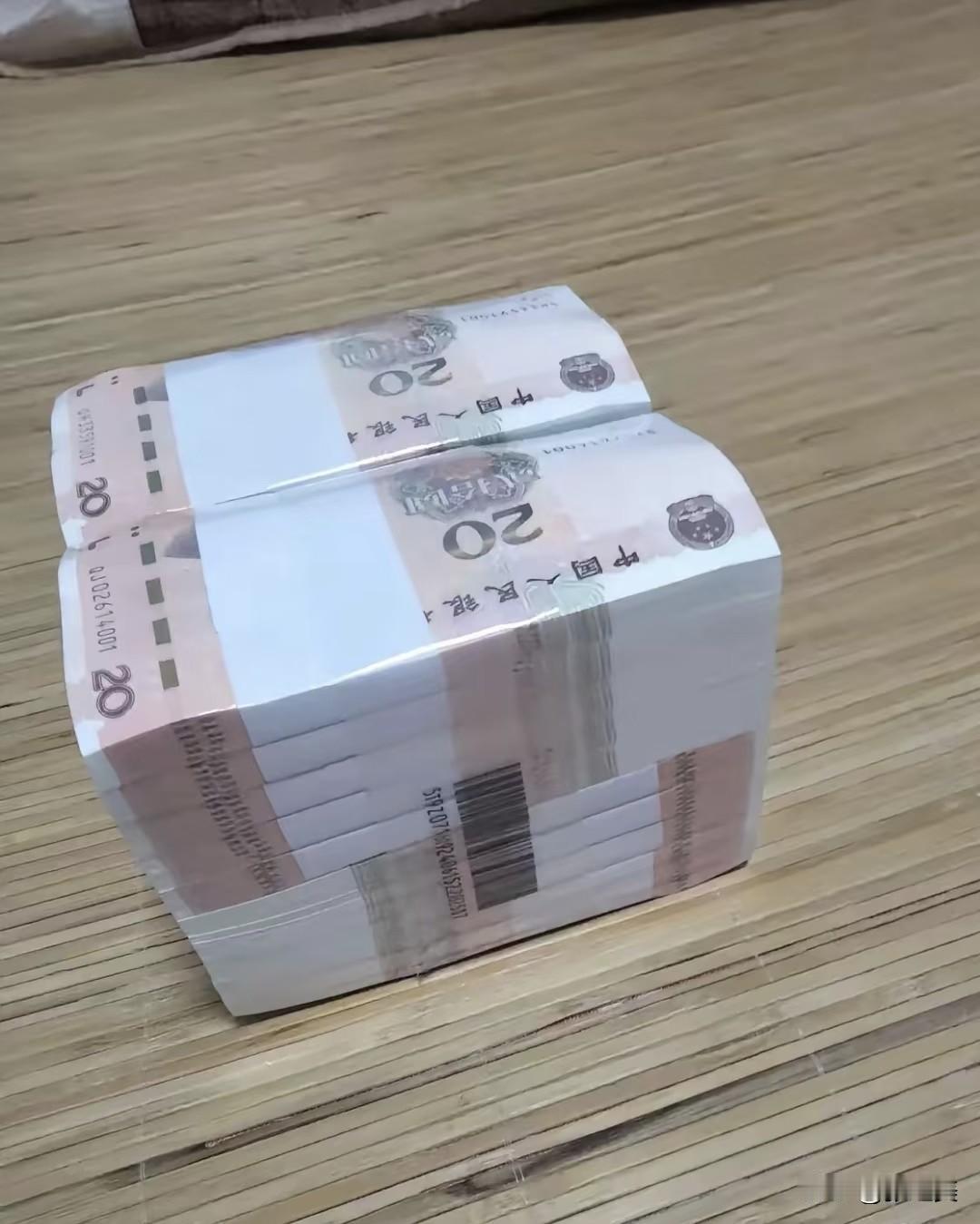 今天国庆正收拾家，门铃突然响了——是今年开春时找我借8万的女性朋友，拎着个磨白的