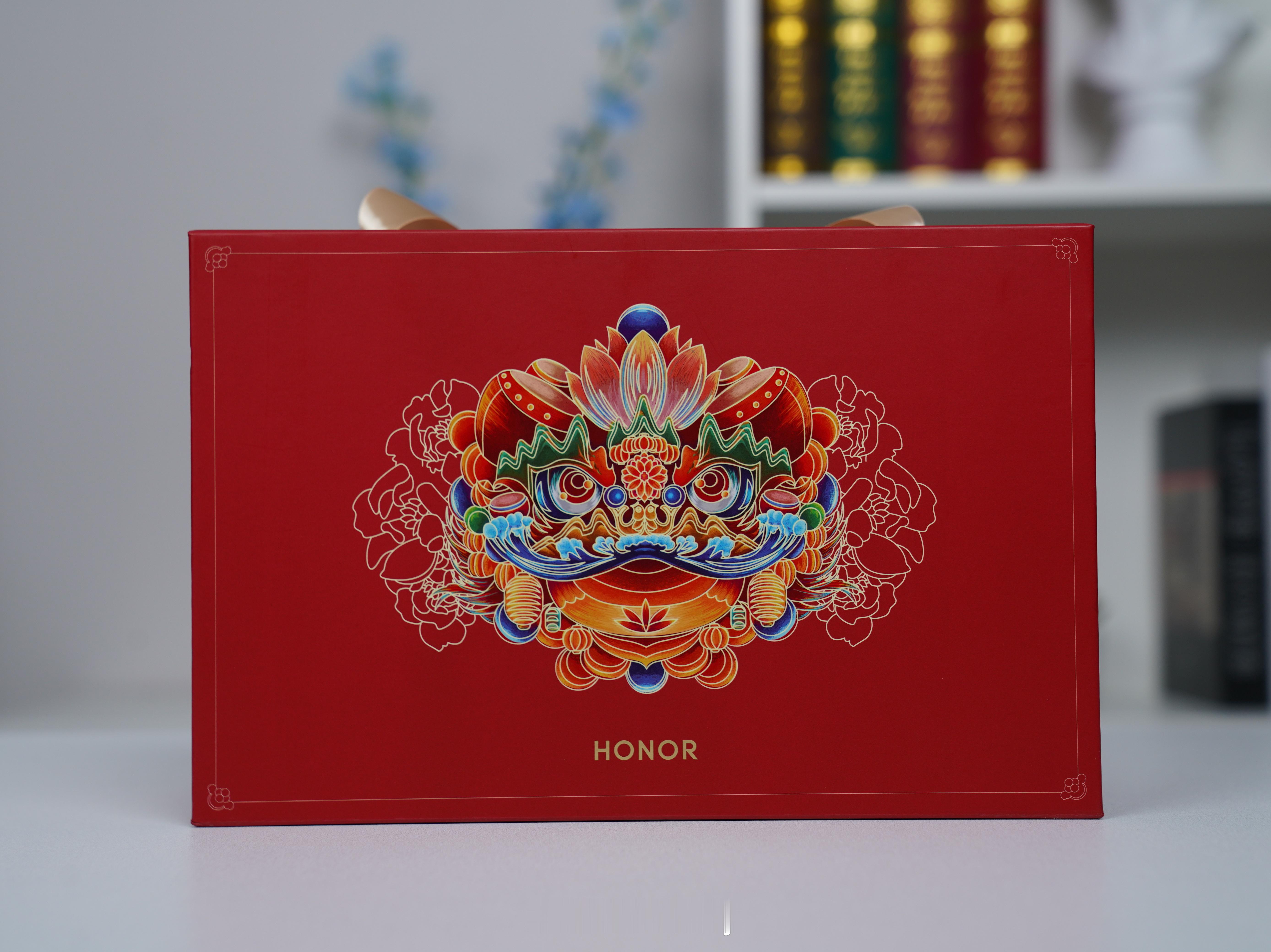 新年荣耀，期待新的征程。 科技Daily[超话]  感谢荣耀的新年礼物~耳机音响