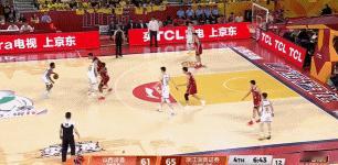 孙铭徽依旧无法出战，胡金秋扮演好了定海神针的角色，13投8中拿下17分11篮板1