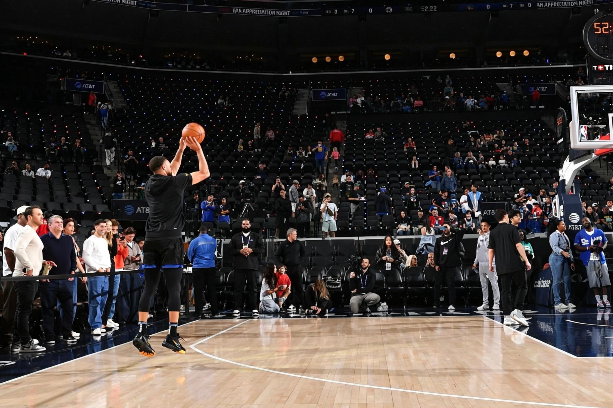在想附加赛会穿什么了CurrySoleNews库里勇士vs快船