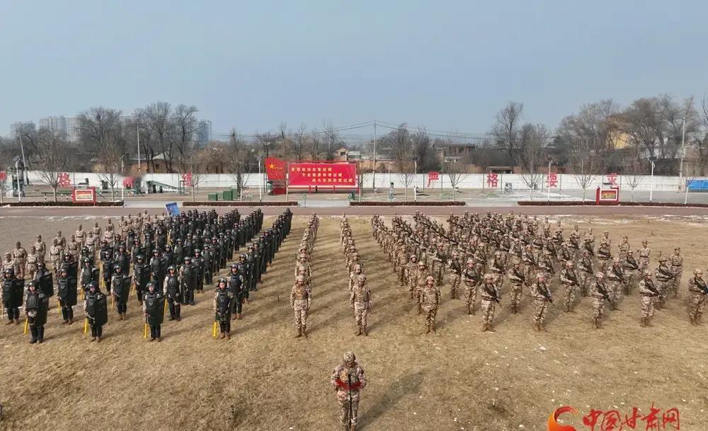 快讯！
武警甘肃总队临夏支队突然宣布了。
1月4日，在甘肃临夏营区，他们举行了2