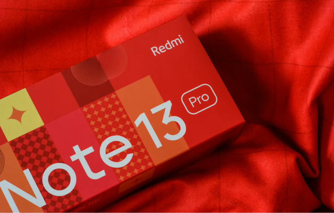 新春将至，年味渐浓，红红火火的Note 13 pro新春版，好适合买回家送长辈。