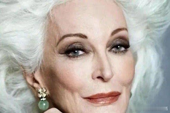 凤凰新闻【超模卡门：83岁性生活不断，94岁大长腿依旧迷人，岁月不败美人】早年风