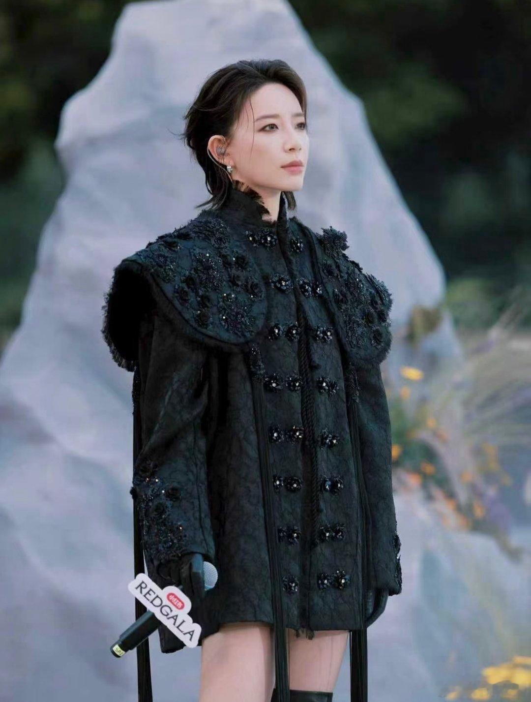 乘风2026官宣李斯丹妮叮！你的舞台王者李斯丹妮已送达乘风2026🥳帮唱身份解