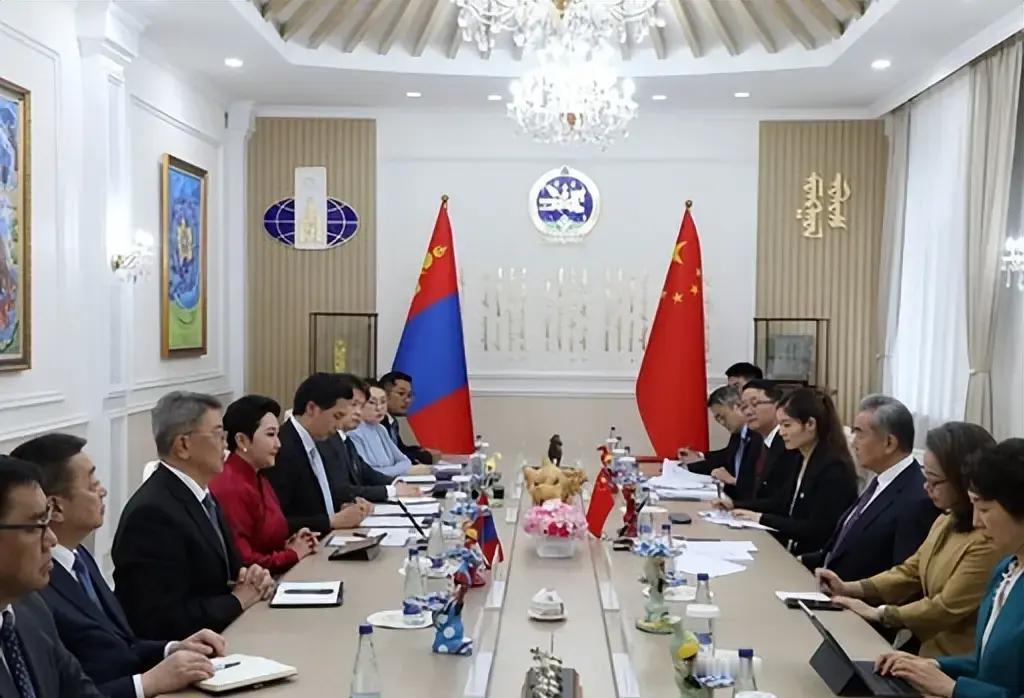 不知道最近关注国际新闻的朋友有没有察觉到一件耐人寻味的事，蒙古这边接连两波外交动