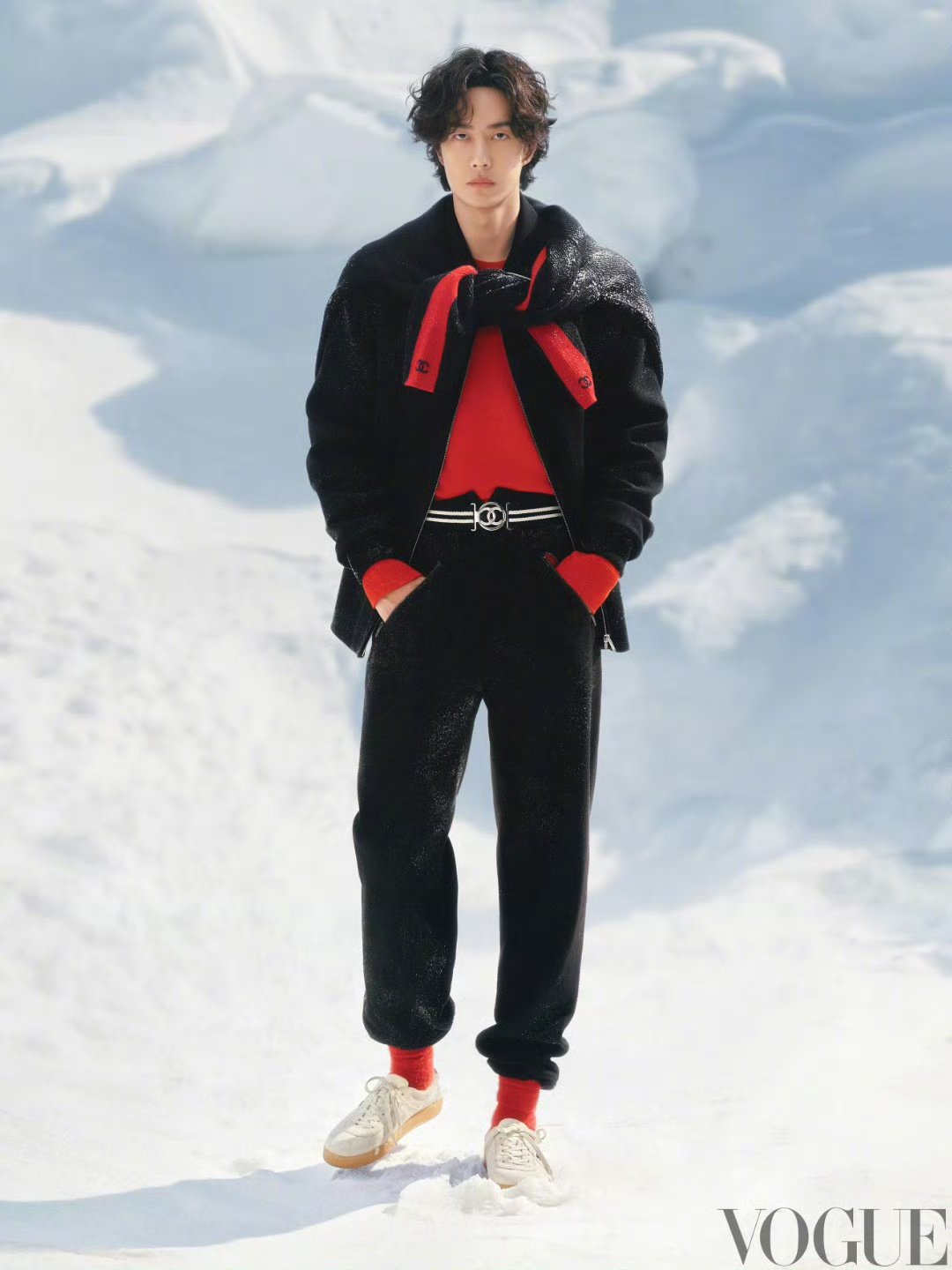王一博香奈儿雪山大片王一博chanel滑雪新装 王一博香奈儿雪山大片来啦 ​​​
