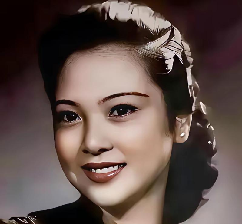 1941年一天深夜，戴笠把他的秘书周志英抱到了床上，两人一番激情过后，周志英依偎