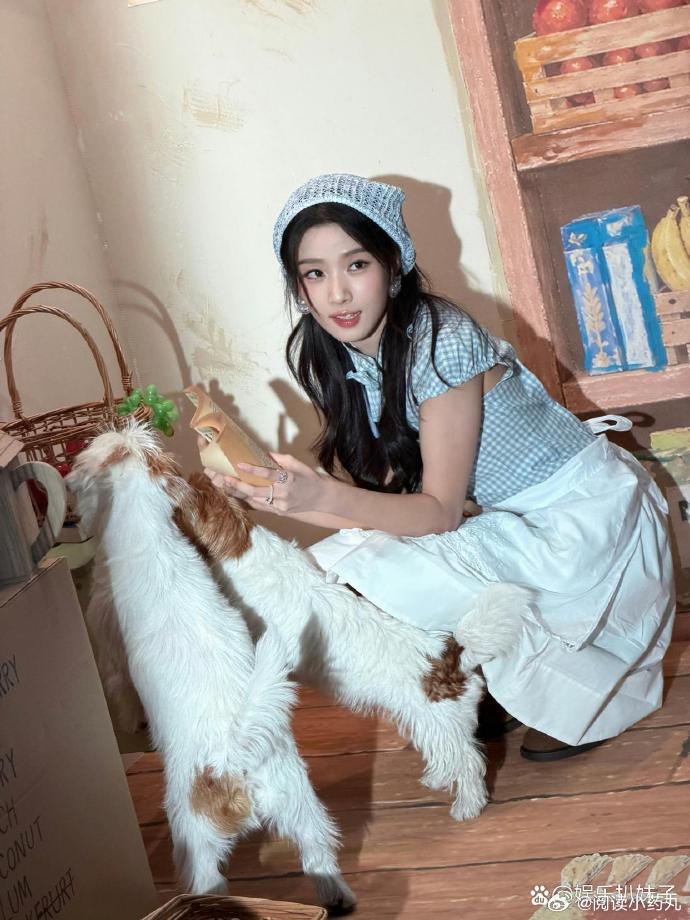1.卢昱晓没有小视频里那么抽象，基本上是按团队给她的脚本拍摄，她私下比较安静。 