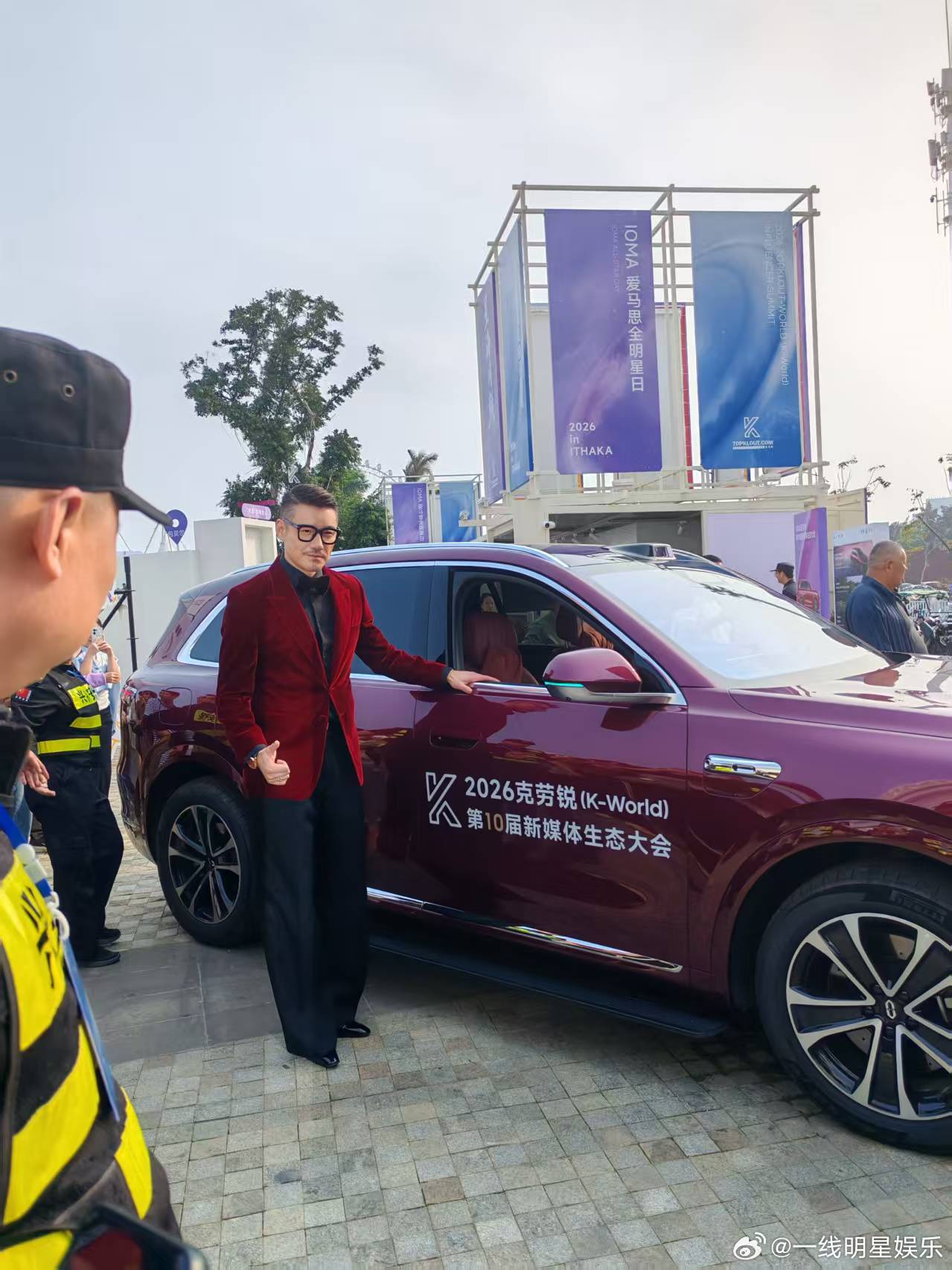 北海克劳锐峰会会议工作用车北海克劳锐峰会嘉宾座驾大赏 这次北海克劳锐峰会连路上的