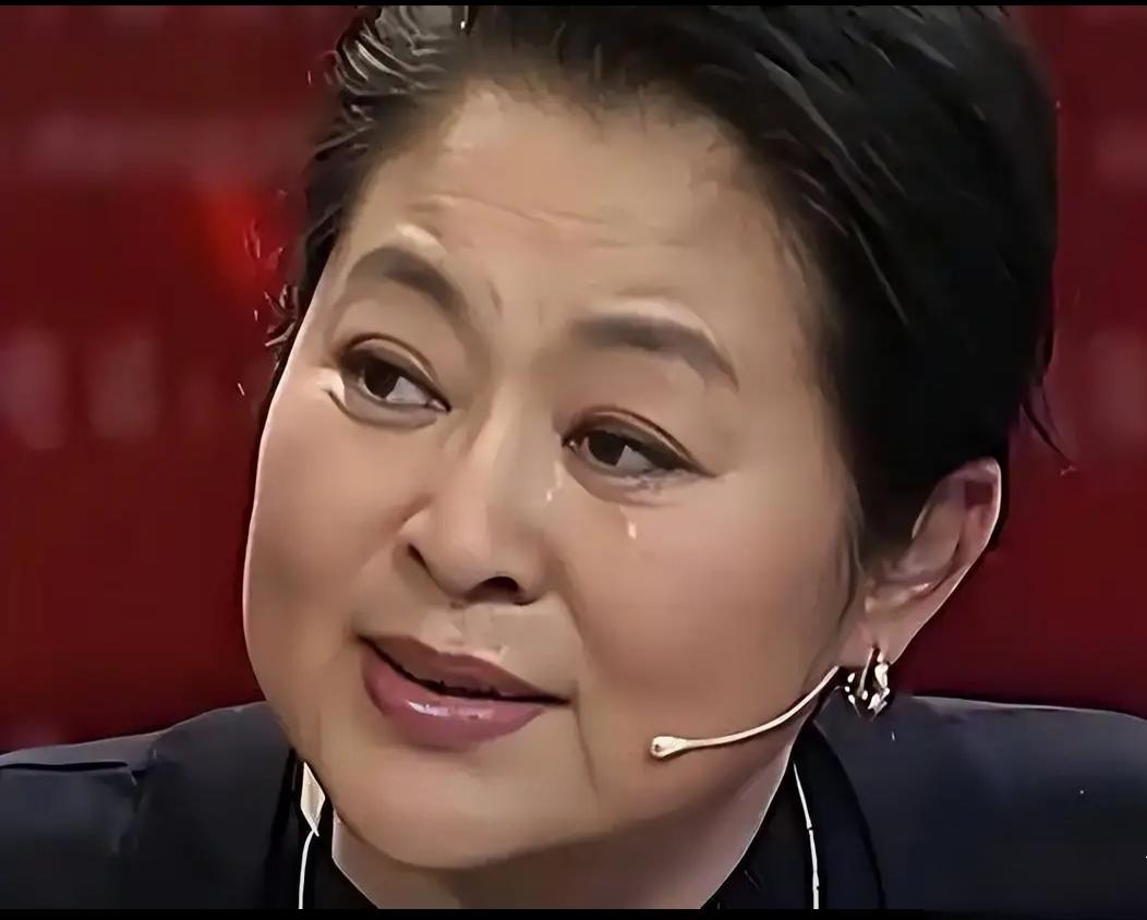 66岁倪萍庐山落泪：身家过亿难买儿媳，儿子拒婚背后隐情太扎心娱乐 明星