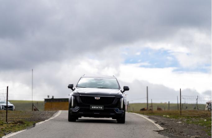 豪华SUV热门对决，凯迪拉克全新XT5与奥迪Q5L的魅力比拼
在豪华SUV的选择