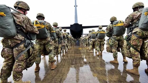 3000名伞兵，2500名海军陆战队员被部署到中东

据报道，美国正在向中东部署