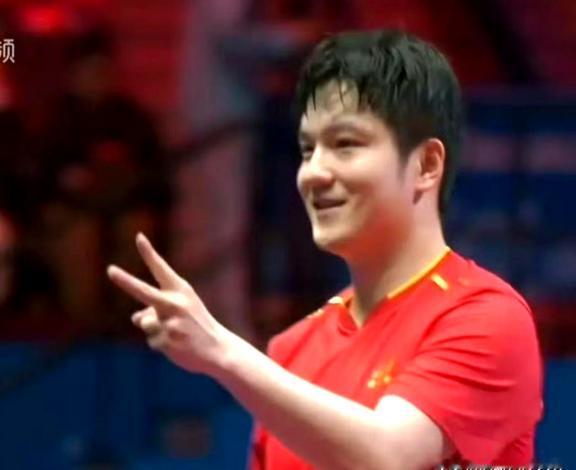 第十五全运会乒乓球项已圆满结束。
林高远这次终于拿到了沉甸甸的混双金牌和团体铜牌