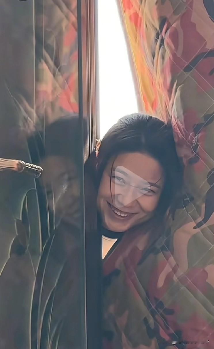 我觉得黑梅梅的妈妈是全网最好的妈妈，她没有道德绑架自己的女儿，她通情达理，善解人