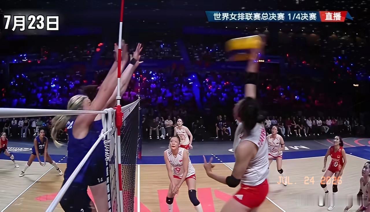 没想到，中国女排的青春风暴掀翻了美国女排！美国女排估计哭晕在厕所！总决赛第一场美