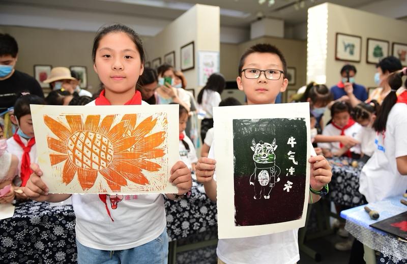 无用”的艺术课：庄子智慧破解功利教育
合肥逍遥津小学设立“琴棋书画”国学教室，践