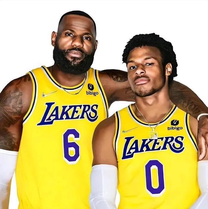 烂泥扶不上墙！布朗尼今日三分3投0中，更夸张的是还出现了两记三不沾，勉强的在第四