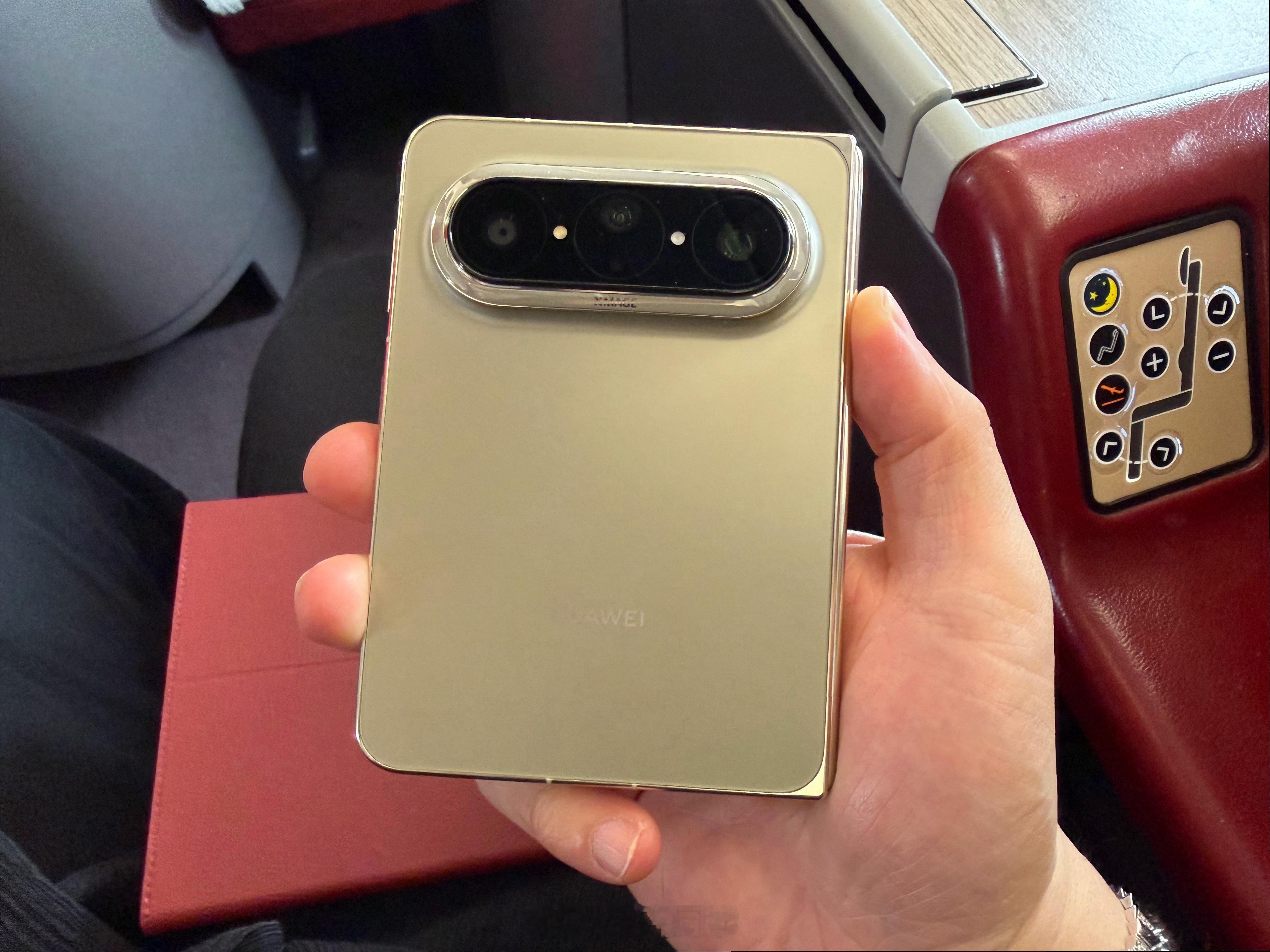 华为Pura X Max 阔折叠用上了！一大早就这么阔，这一天下来还了得