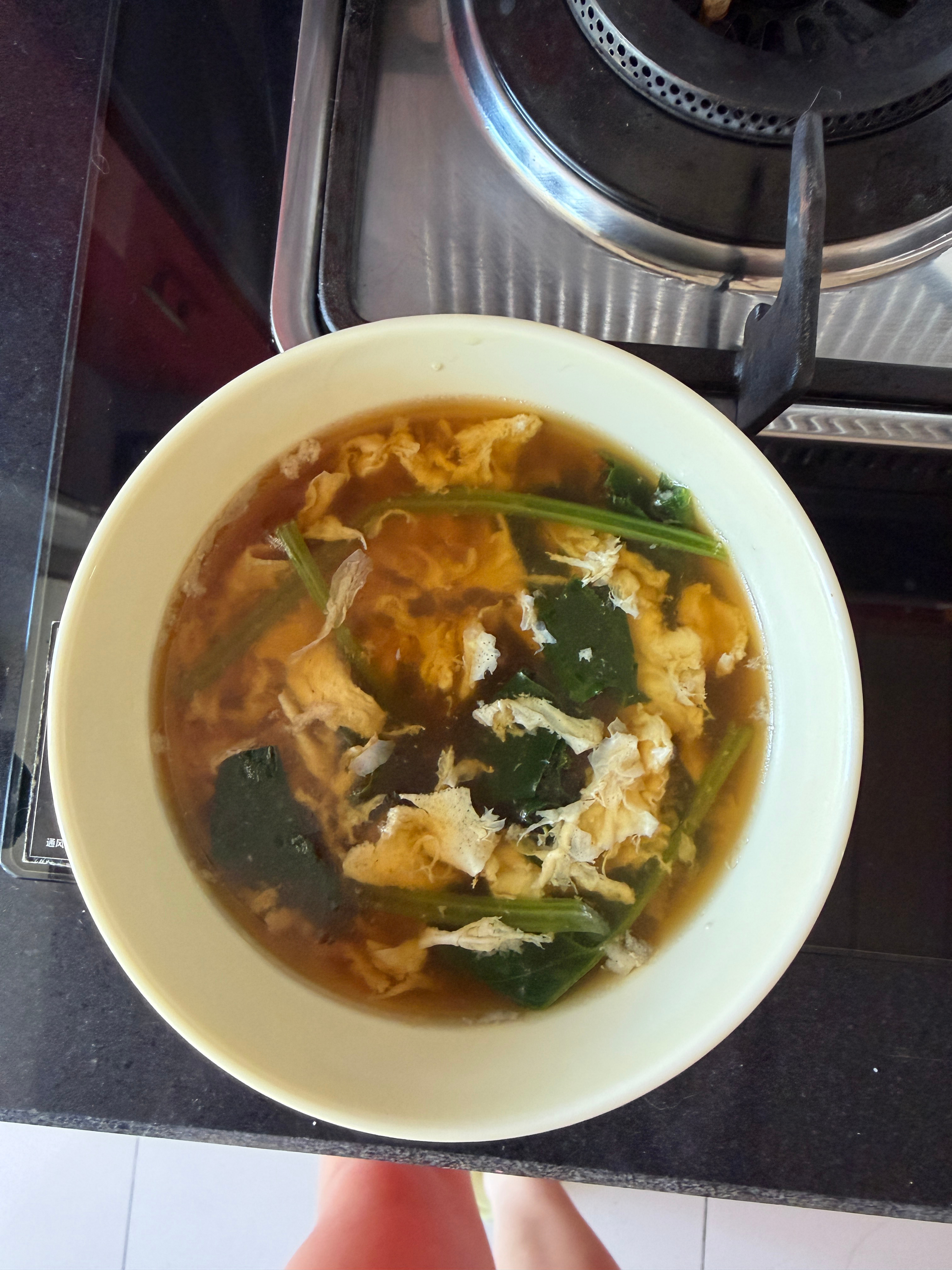 给自己整了个菠菜鸡蛋汤，吃完就收拾屋子，之后就坏肚子了，再也不整了