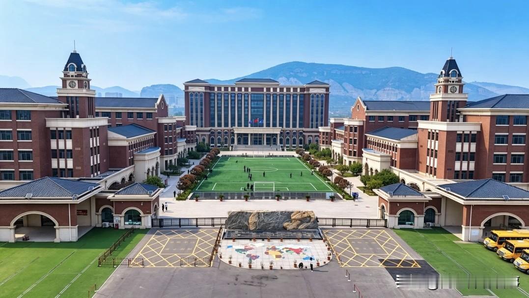 石家庄二中系增添新成员，郊县考生和中等生有福了！
这几天，有一所“新学校”出现在