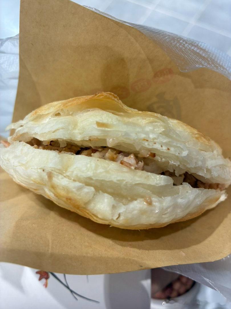 今天纯吃了一天的饼子啊哈哈😂真的好吃[点赞]明天再吃魏家凉皮和米线[点赞][赢