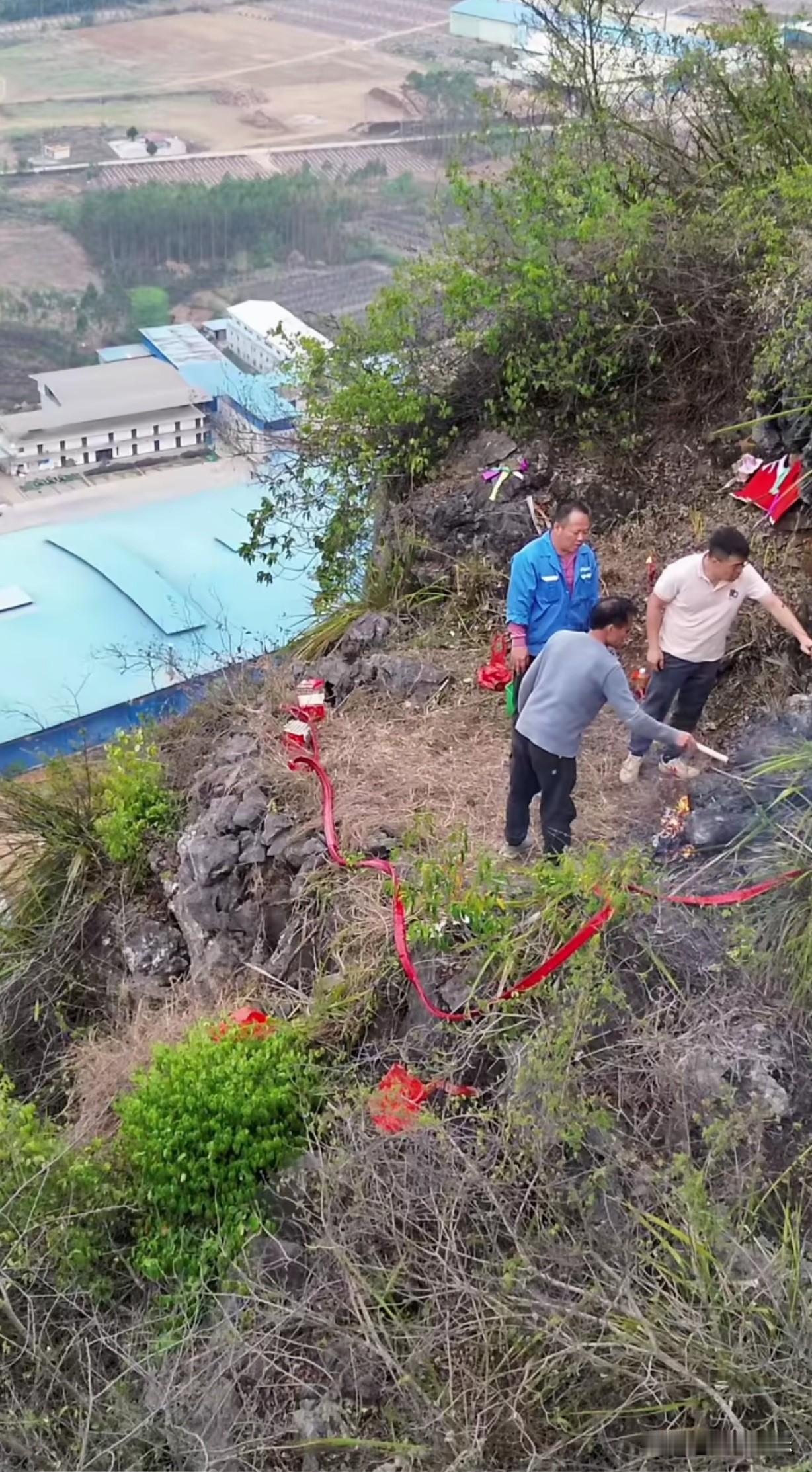 马上又到了一年一度的广西最隆重的节日——三月三和清明节。

又是爬山涉水的日子。