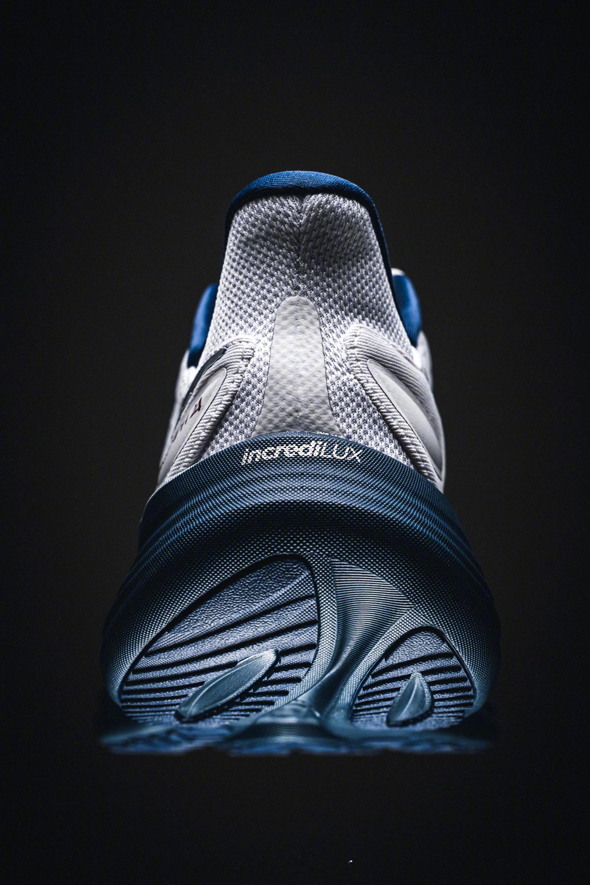 Saucony TRIUMPH 24这两天已经把胜利24焊脚上了，太好穿了！整体