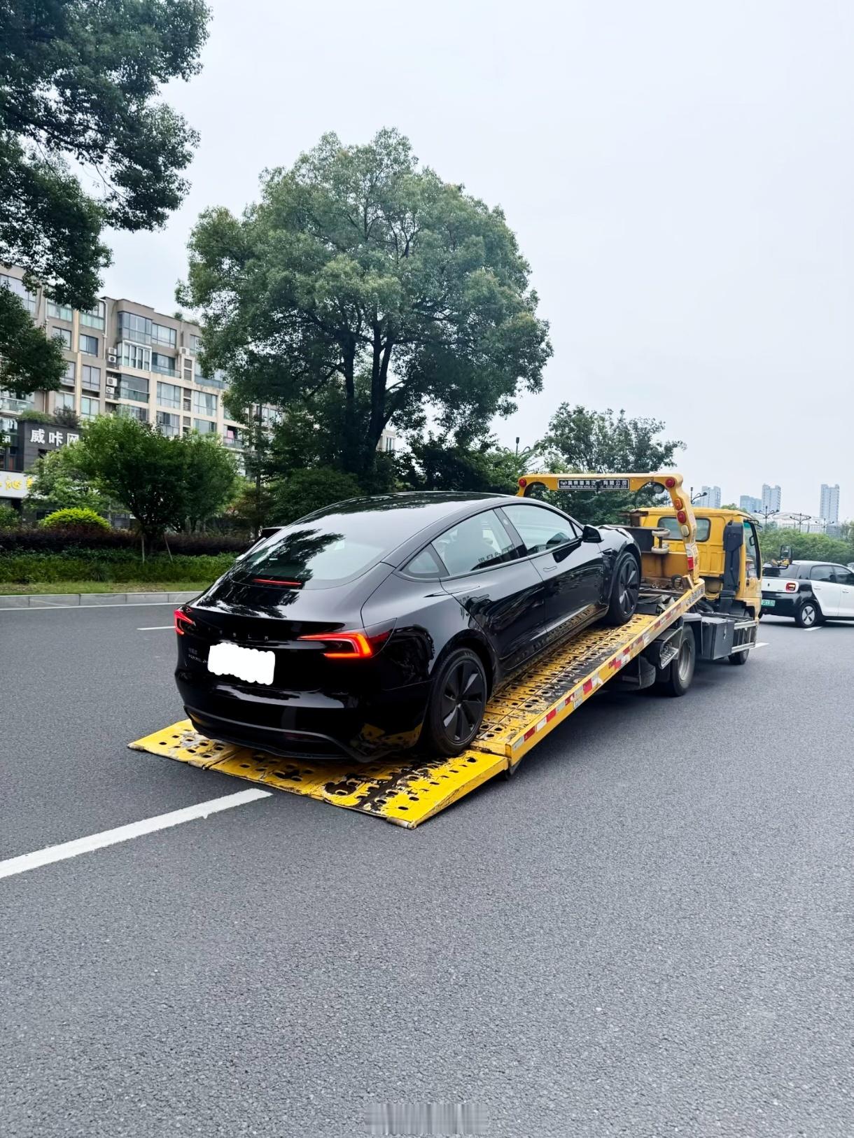 电车 买得起修不起 又在放大电车维修的焦虑。 天价维修大多出现在碰撞、托底这类事