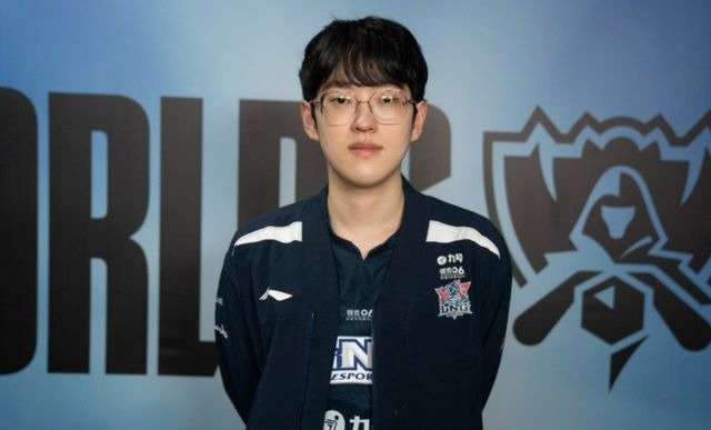 昨日朱开开播，与爱笑（AL）、蓝莲花（JDG）、经纪公司张总、石头赶路（WBG）