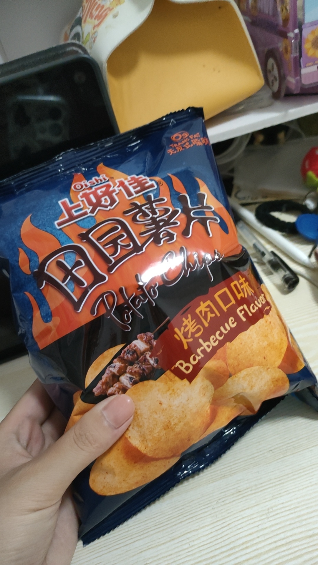 摩登兄弟 严肃评鉴烤肉味薯片哇撒真的很好吃哈哈哈这次好多番茄味的很合我口味呀刘宇