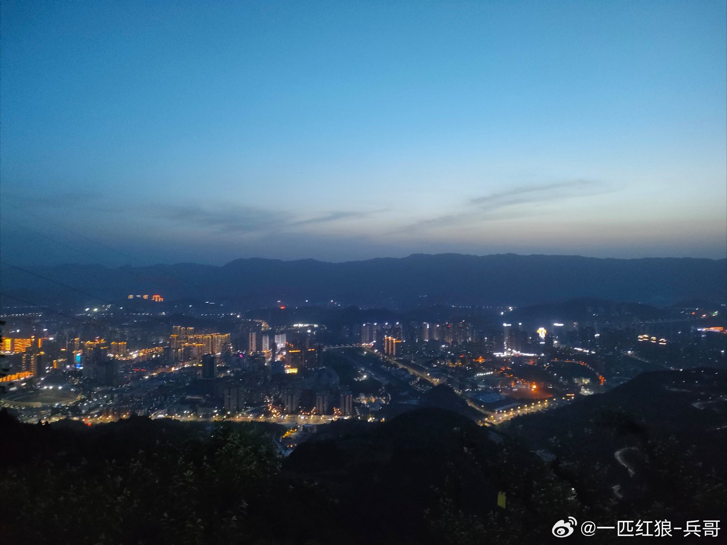 信息仅供参考，不构成投资建议今天周五盘面分化严重，大盘全天低开一路下杀，三大指数