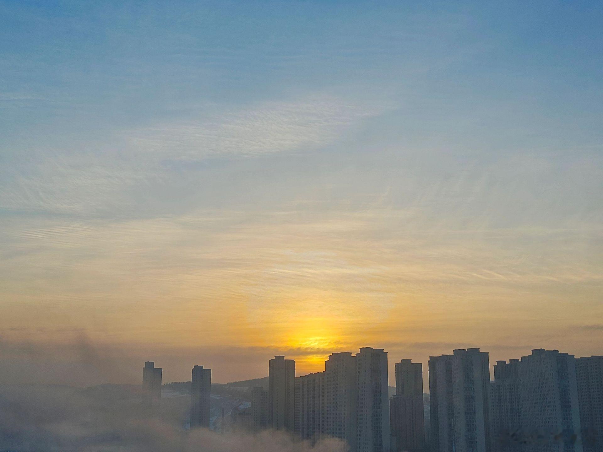情感 人的真心只给过两次一次是年少懵懂，情窦初开，不问归途；一次是世事看透，明知