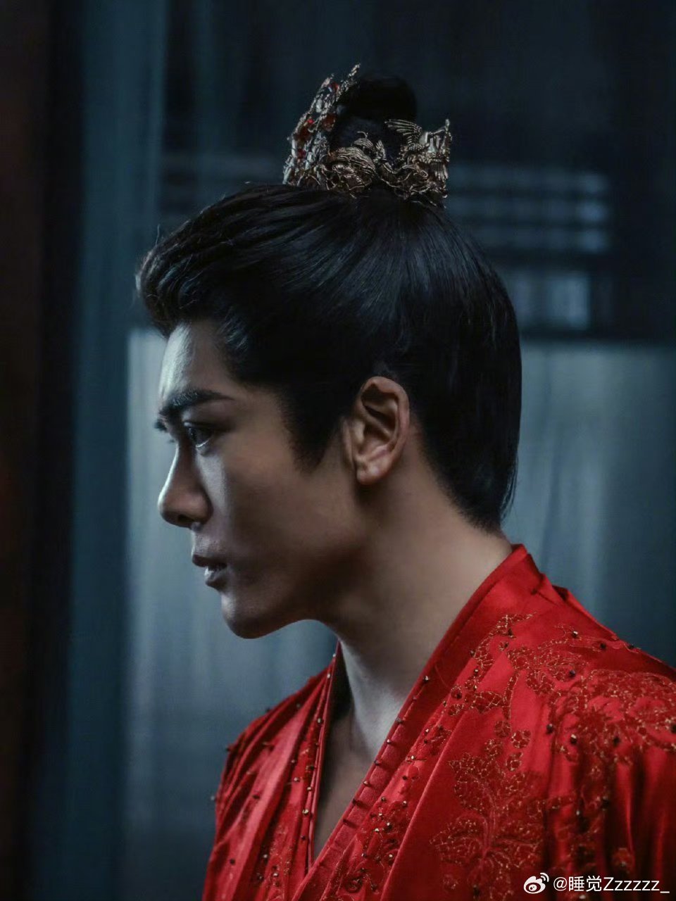 曾舜晞月鳞绮纪开播文一句“陪着我陪着他见证人生”，满是真诚与认真，能感受到他对角