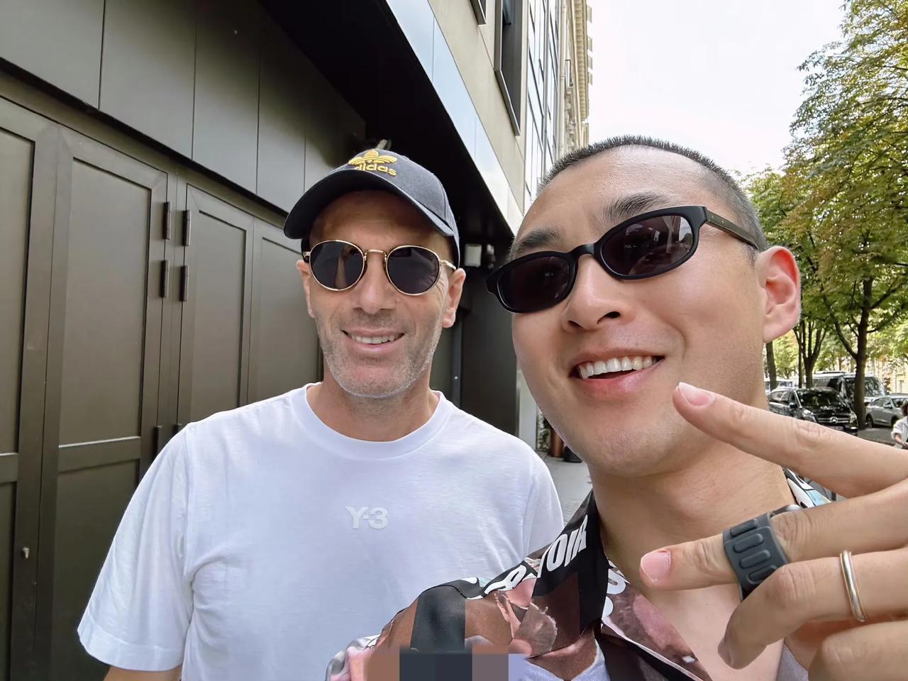 王彦霖这运气也太让人羡慕了！
8月1日，王彦霖突然引发了热议，起因是他在社交平台