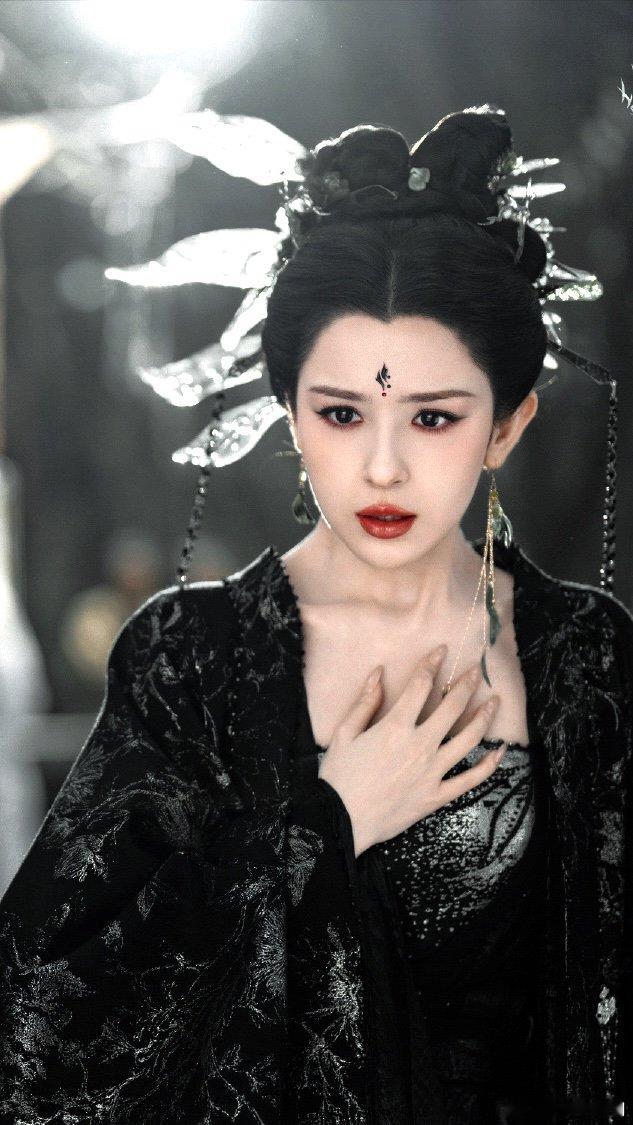 哈妮克孜妖系造型哈妮克孜妖系美人完全是美出妖感了，斩男又斩女 