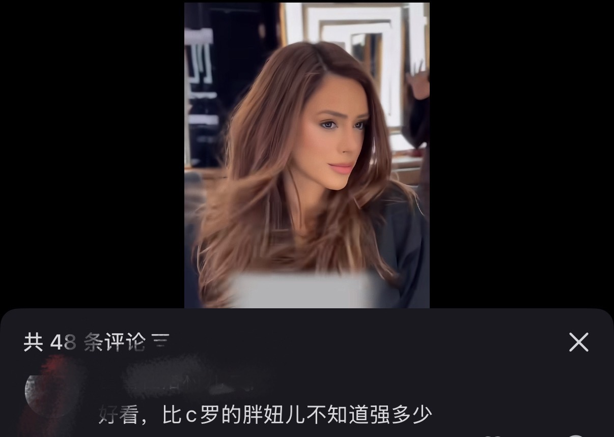 乔：说谁胖妞呢 