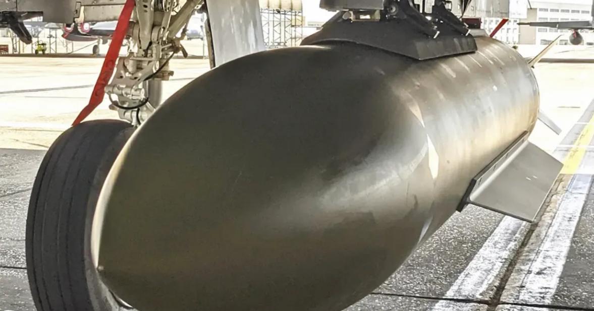 图文：报道称美空军使用5000磅级GBU-72/B钻地弹攻击伊朗反舰巡航导弹基地