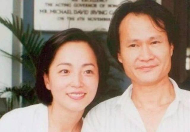 今日看英叔的经典电影《僵尸先生》，不亏是僵尸片的巅峰之作。
电影很多场景和动作很