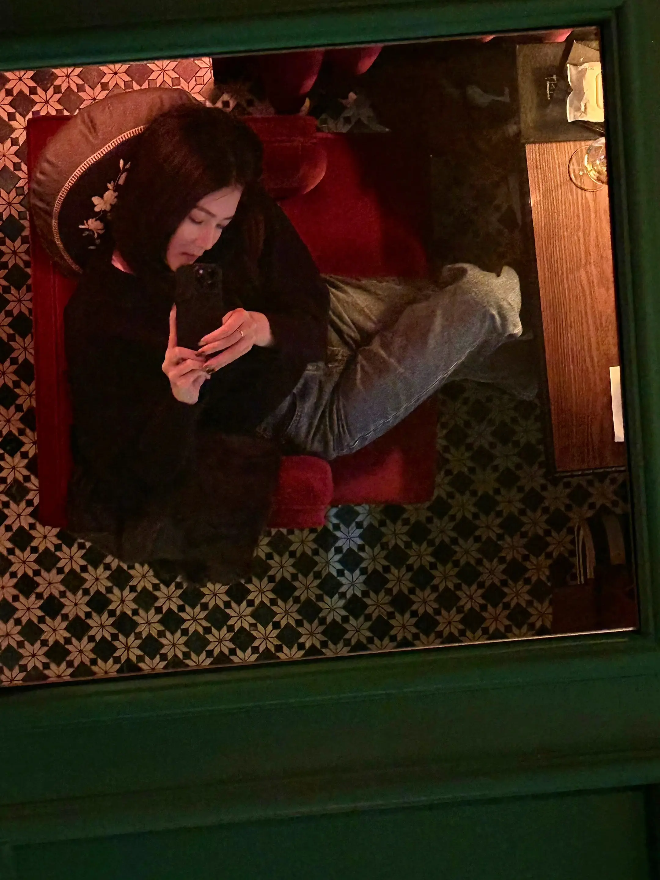 有人为你的外貌停留 看到你的性格又悄悄皱眉.