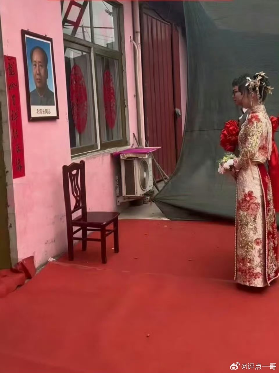这个婚礼仪式好！既简单又意义深远这是河北邯郸一个地方婚礼仪式！新人向教员鞠躬致敬