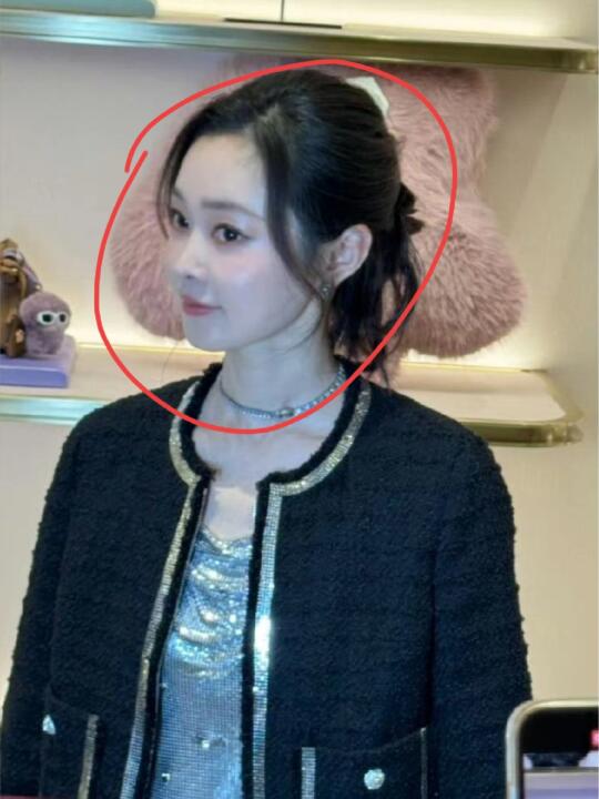 商场偶遇36岁宋轶，状态如何