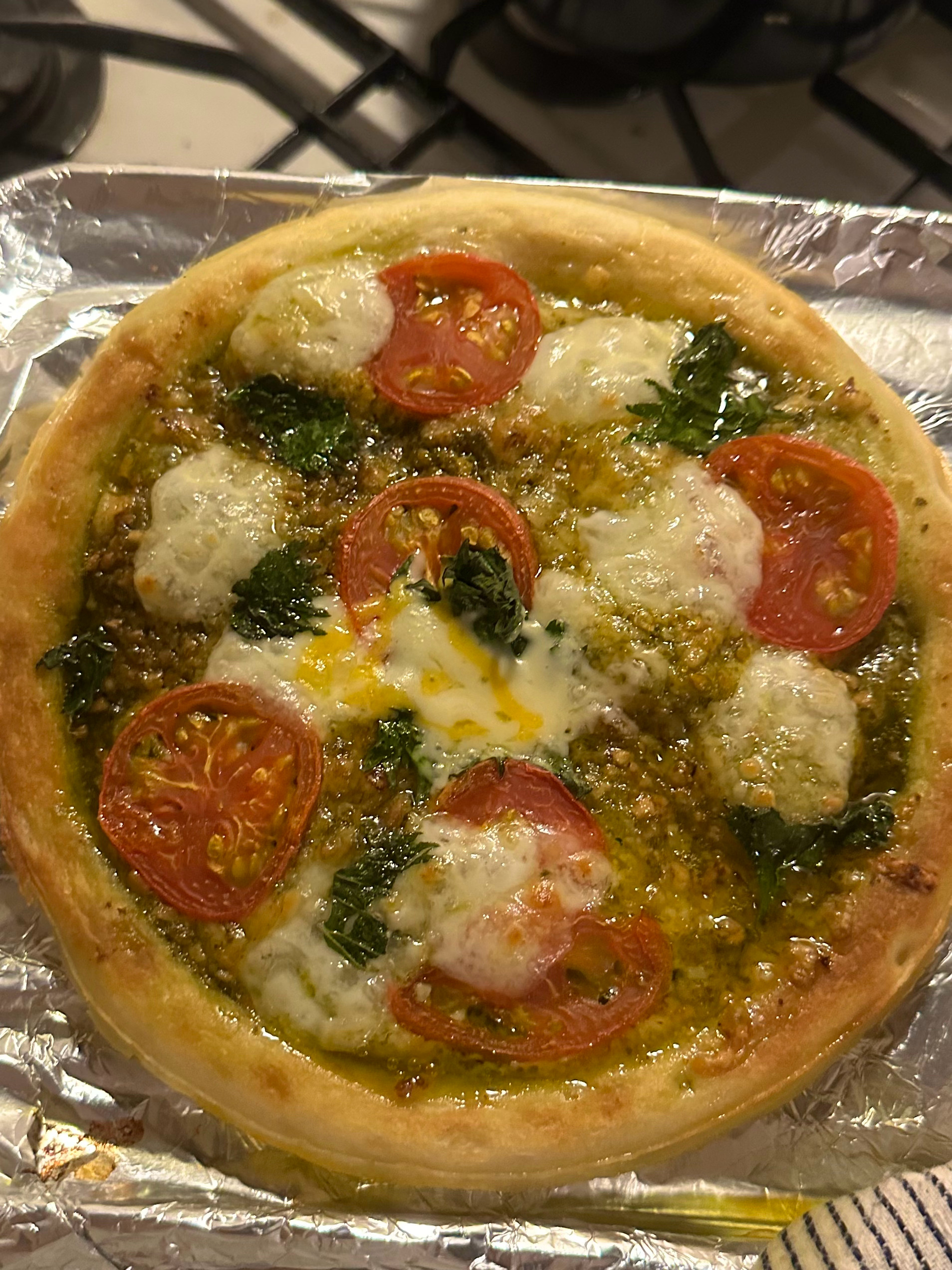 早餐是用现蒸米饭做的三文鱼碗，跟冷冻后用微波炉加热的米饭果然还是不一样啊。晚饭是