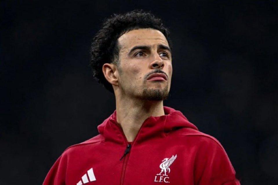 昨晚琼斯租借离队的传闻四起泰晤士报记者乔伊斯表示在国际米兰对琼斯表示出租借兴趣后