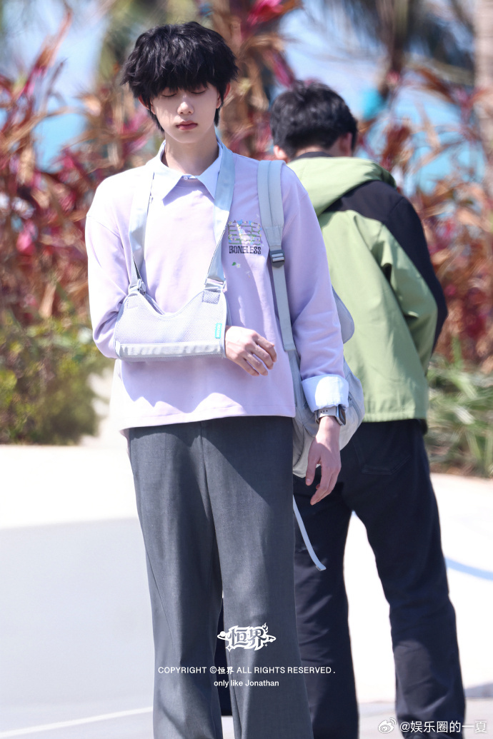 陈奕恒战损版青春学长 战损妆一上颜值更绝，清冷又倔强，这才是青春学长该有的样子啊