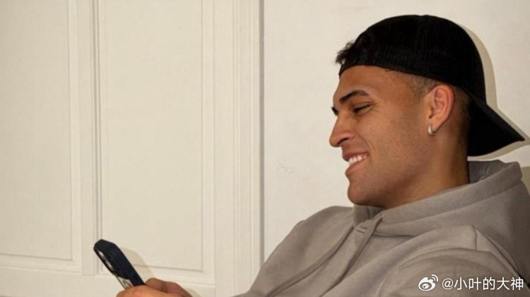 劳塔罗参与问答：梅西是绝对的史上最佳，是合作过最优秀的球员3月6日讯 在养伤期间