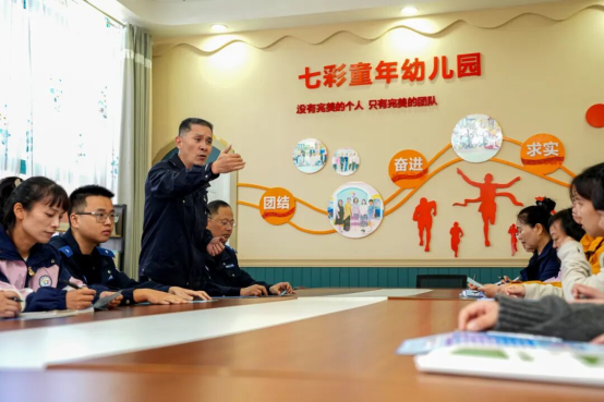 南通民警吴兰平：守护群众，“老片儿警”亮出“新招数”