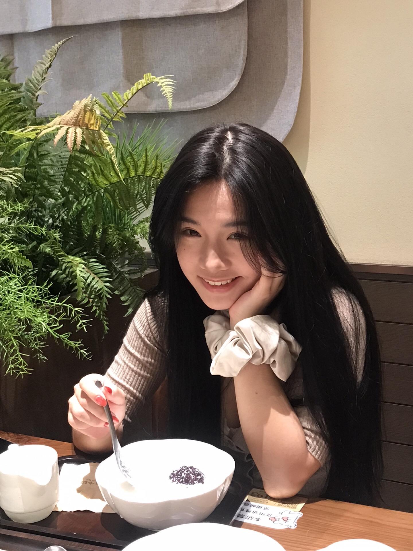 其实我还是想再抱抱你 即使我们之间的距离早就不允许我们再次将彼此入怀