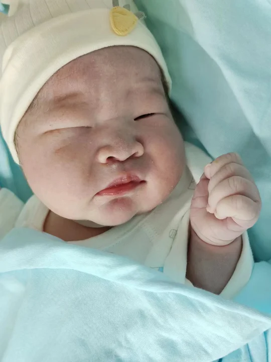 39+3顺产生个儿子，7.3斤，听说好运会传染